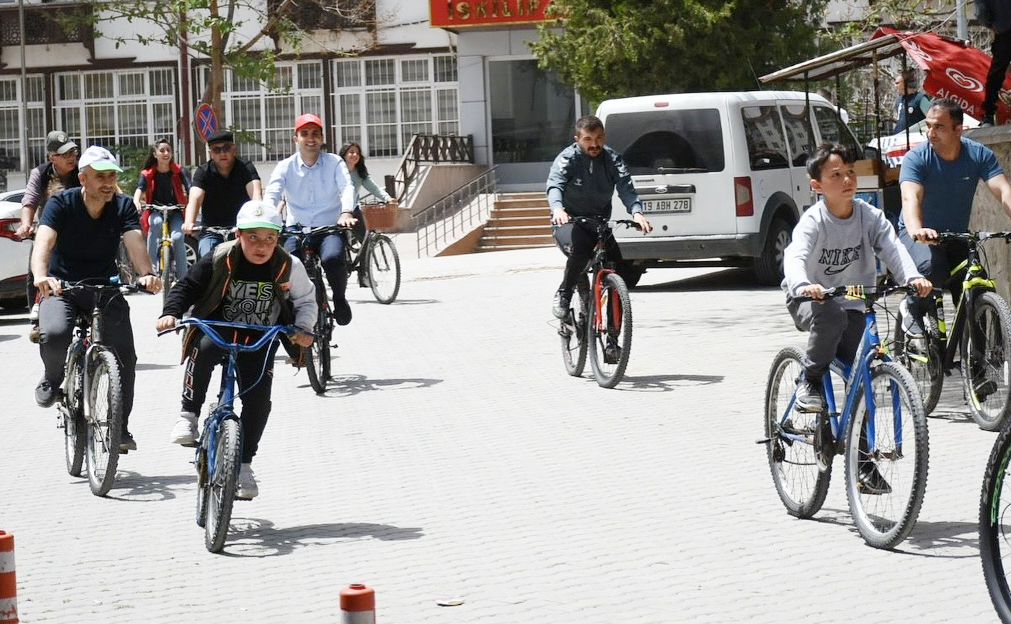 İski̇li̇p 8
