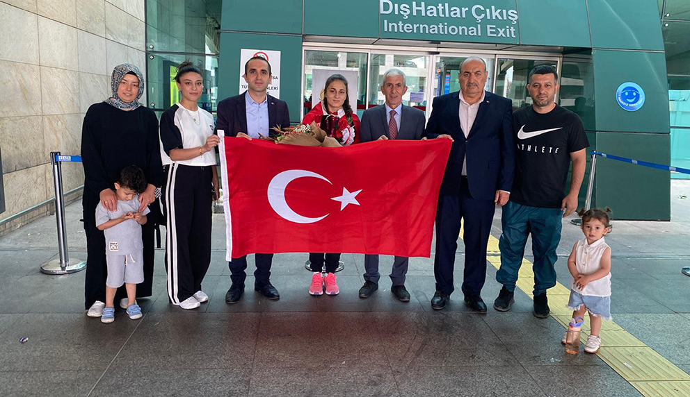 Özdenur Özmez2