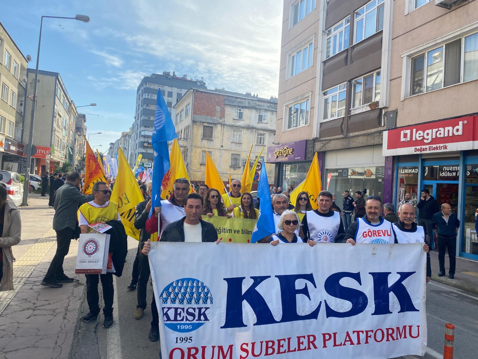 Bd01Fa63 9F8E 468E 8C94 6F330C0B867F