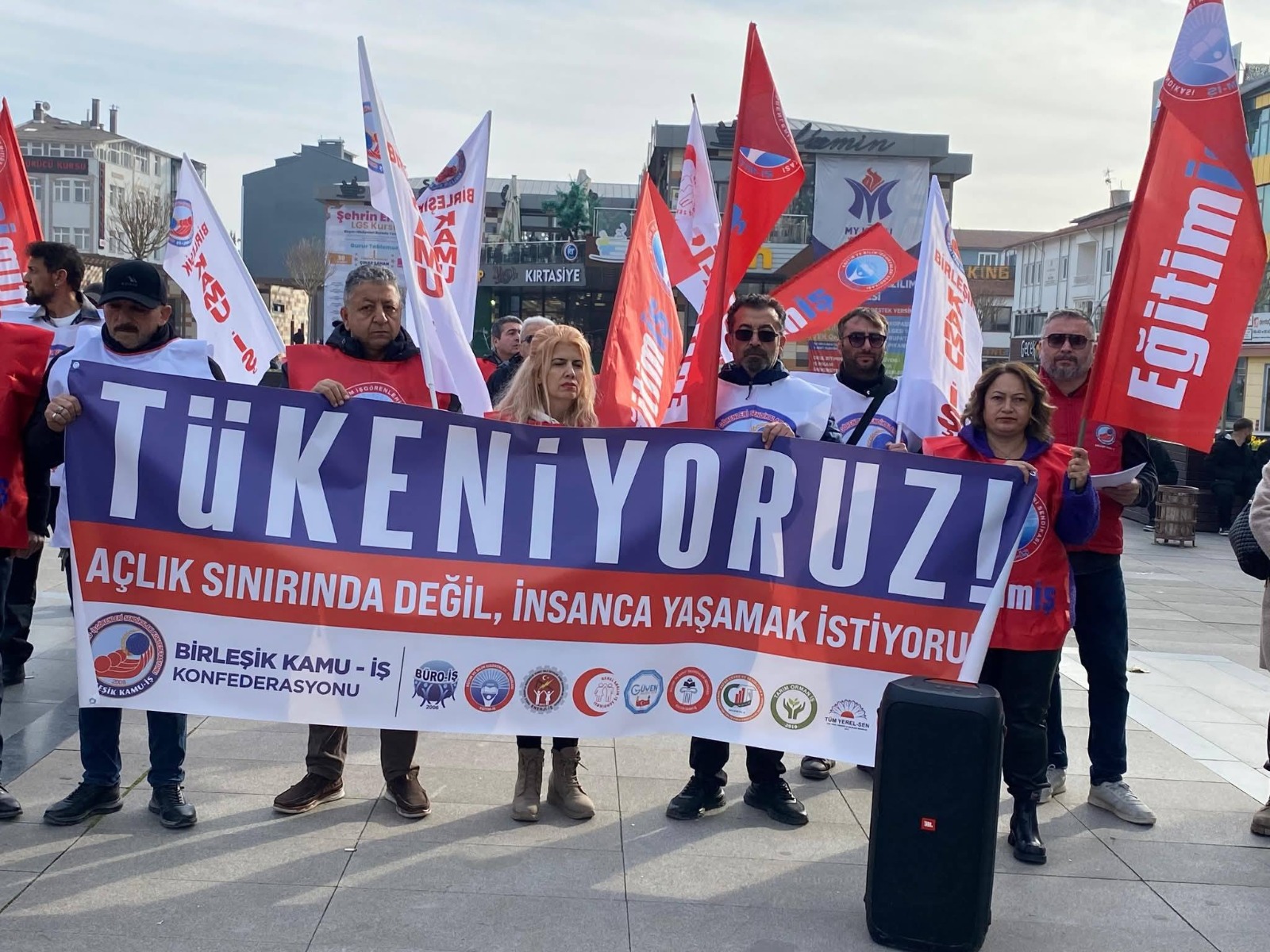 15879E96 Dbea 423B B9Aa 4Db3Ed80D9D8