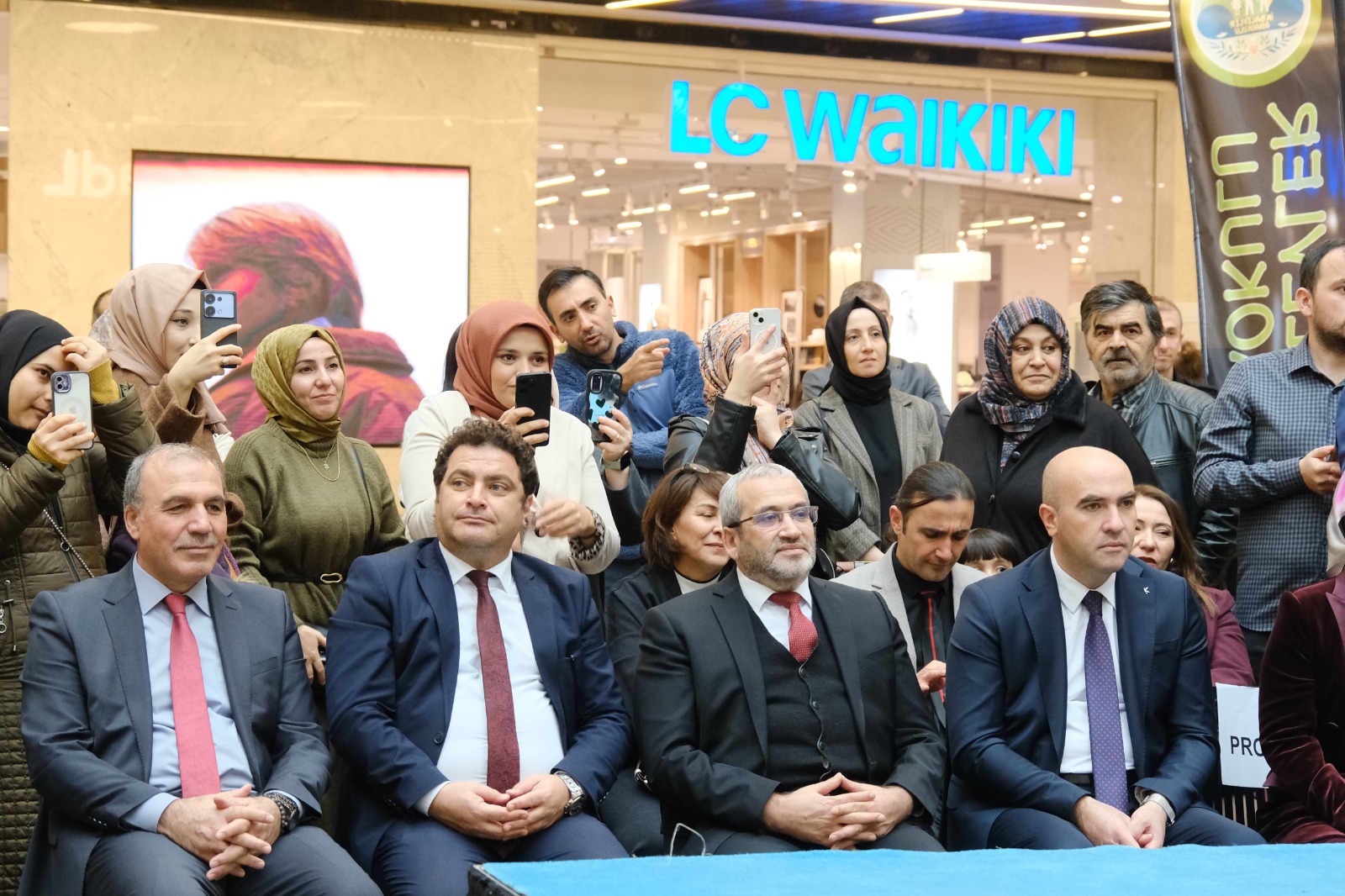 Fcb41E80 C03D 4B60 869D 3Bf133D6146B