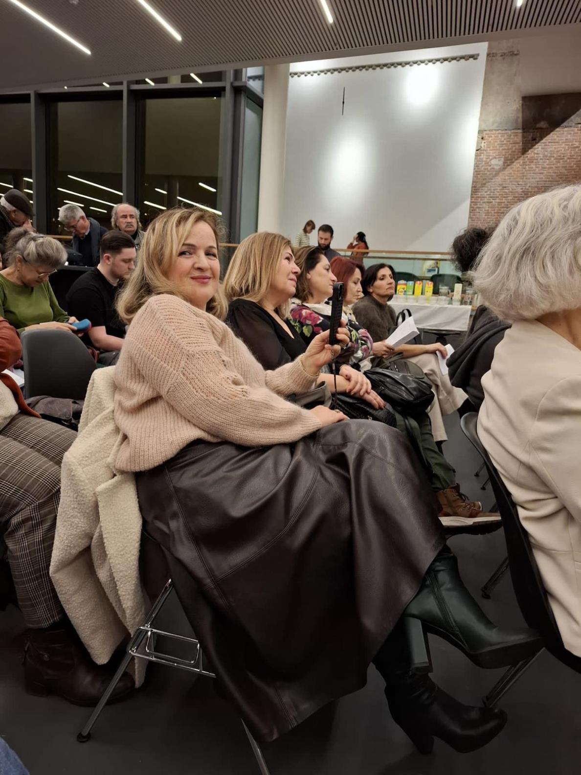 Şahi̇ka Deventer 4