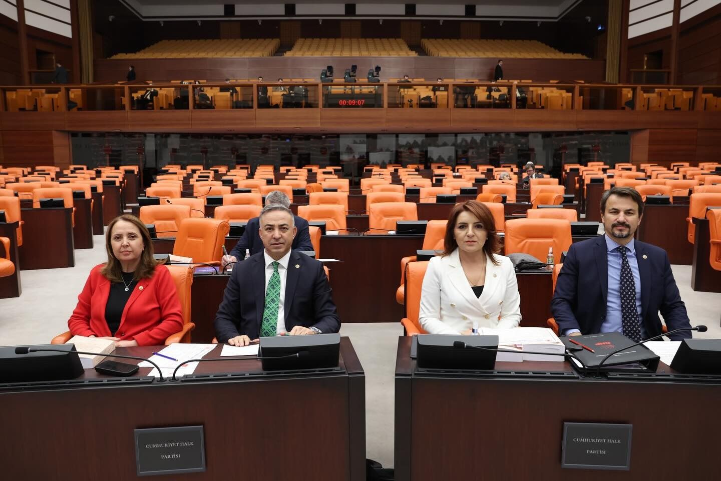 Tahtasız: “Bu bütçede halk yok, faiz ödemesi var”