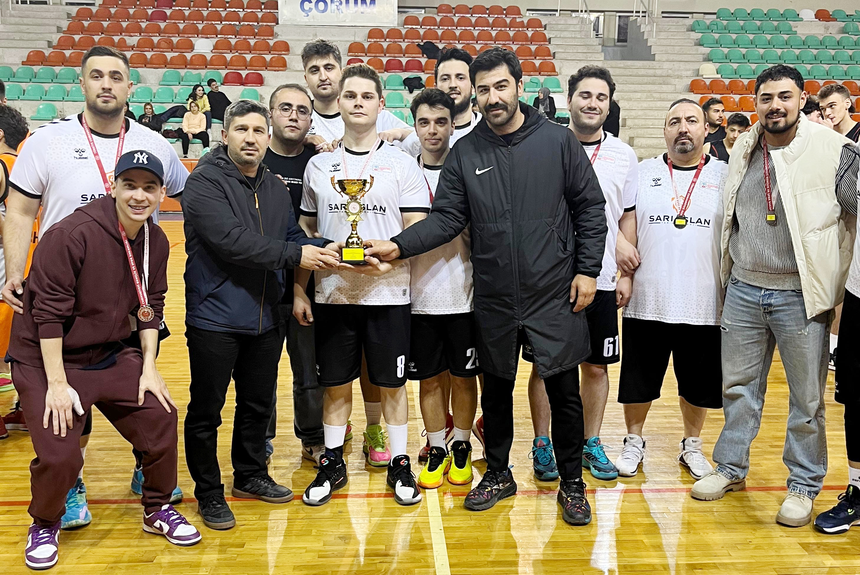 Basketbol Yıldızları Ikinci Kupa