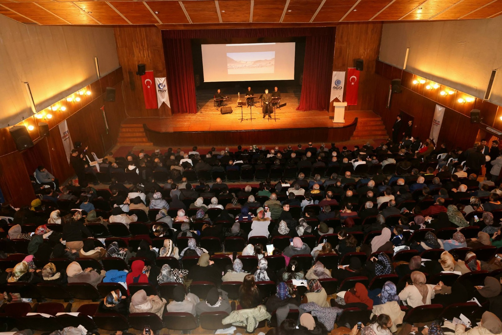 85027D3B 3829 40E3 A8B5 571De823E68F