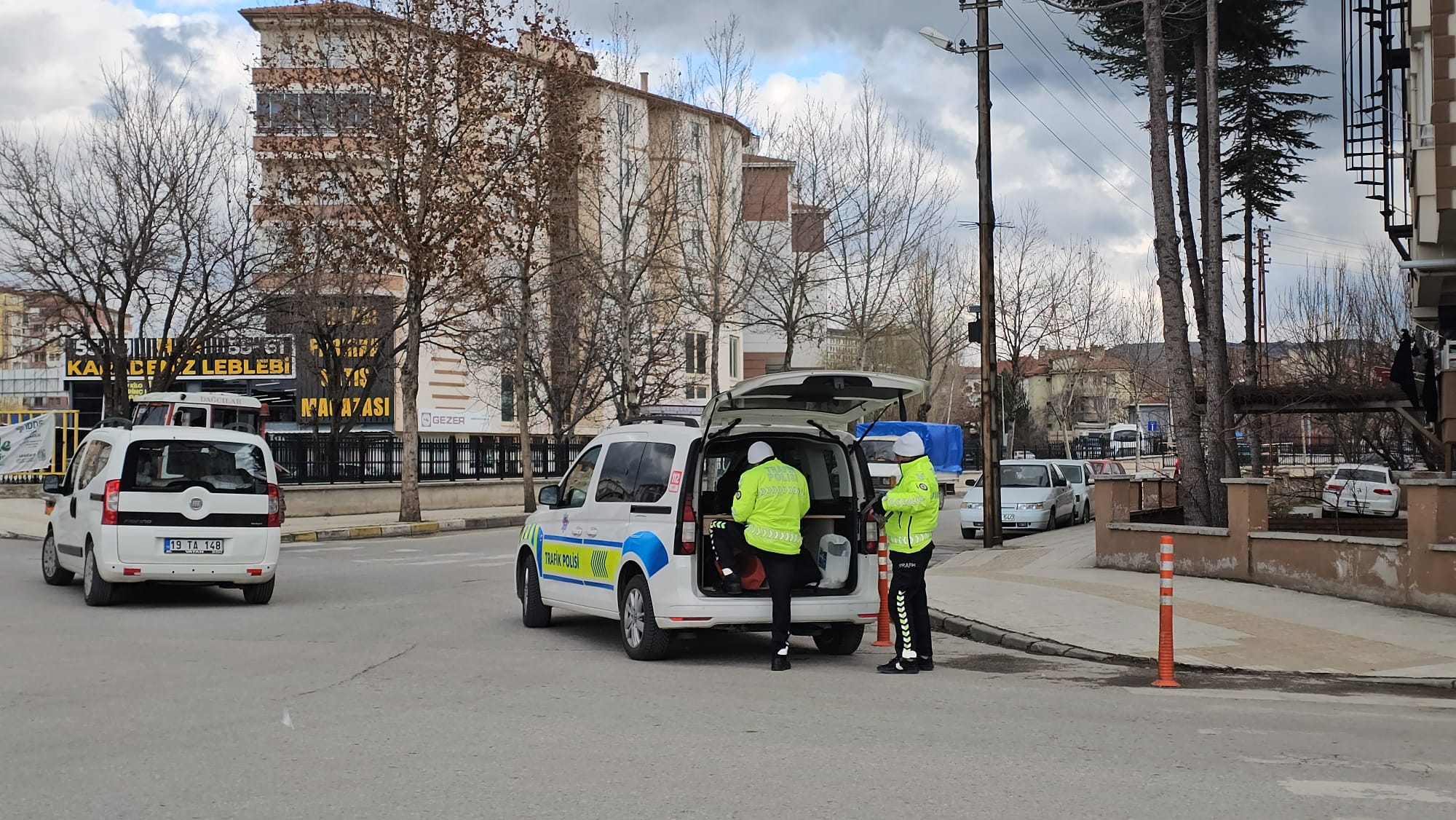 27B12226 4F75 41Eb A25D D9A8D335C947