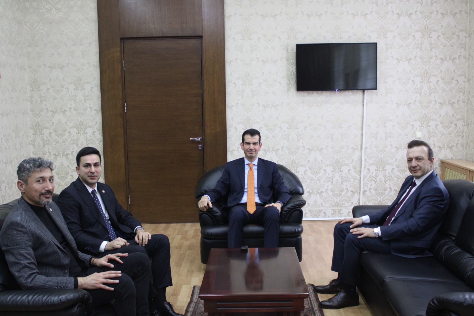 B845F33C 3728 4B90 9E50 Dd125B57Ce2D