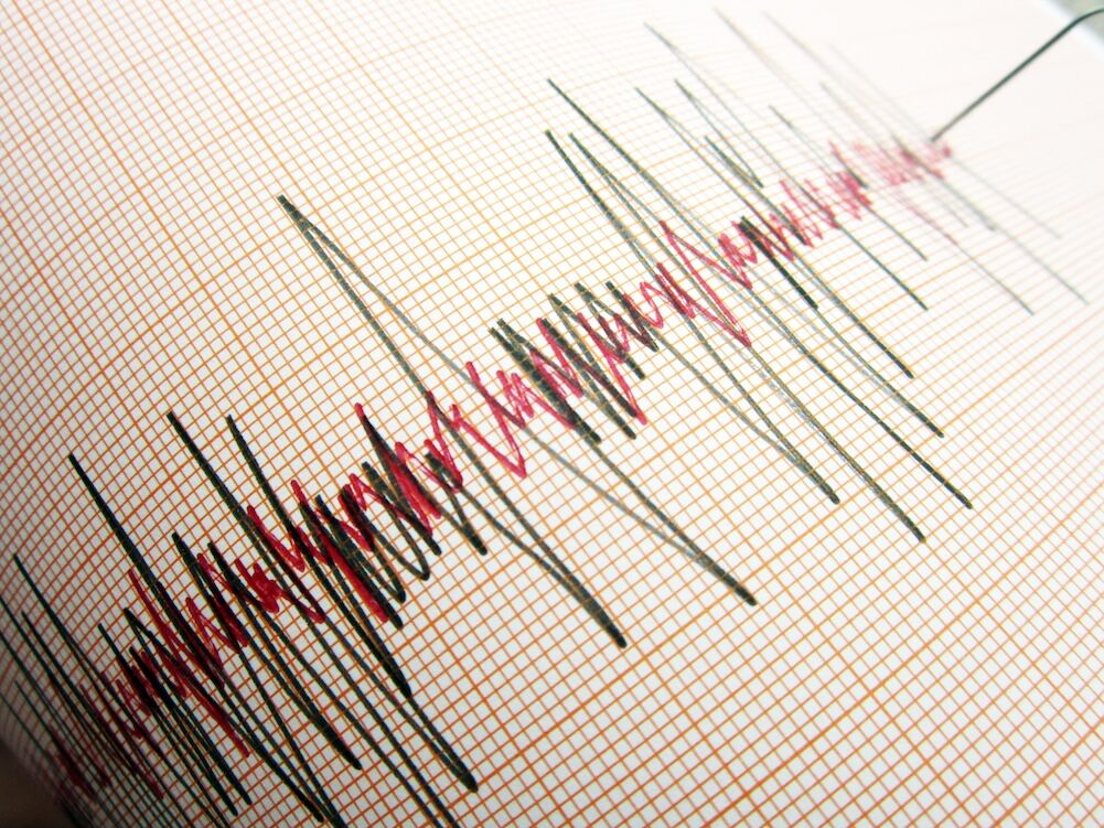 4.9 büyüklüğünde depremle sarsıldılar