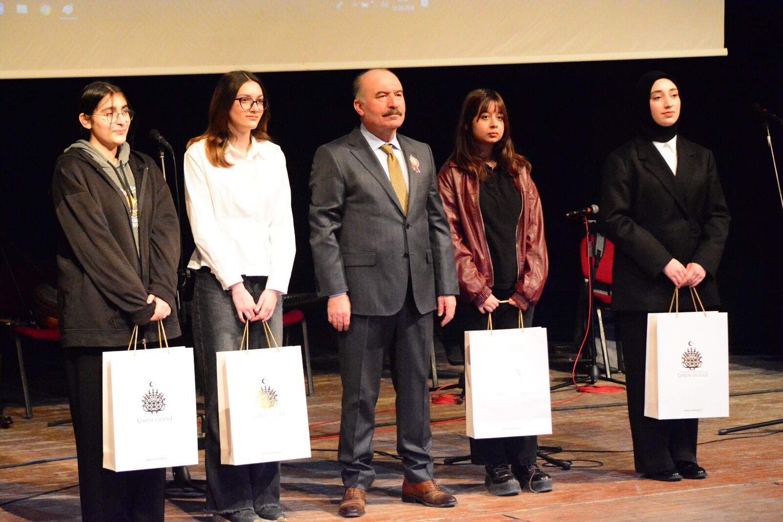 27747292 F57F 40D3 9176 185E266Bace8