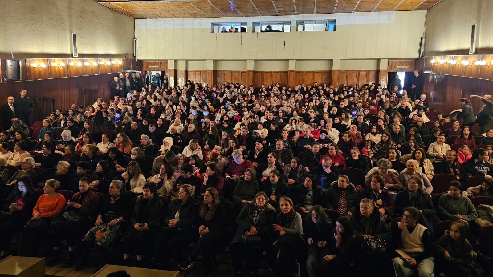 Aaf0E9D9 E986 4A93 A08A 0Faffc64Aaf1