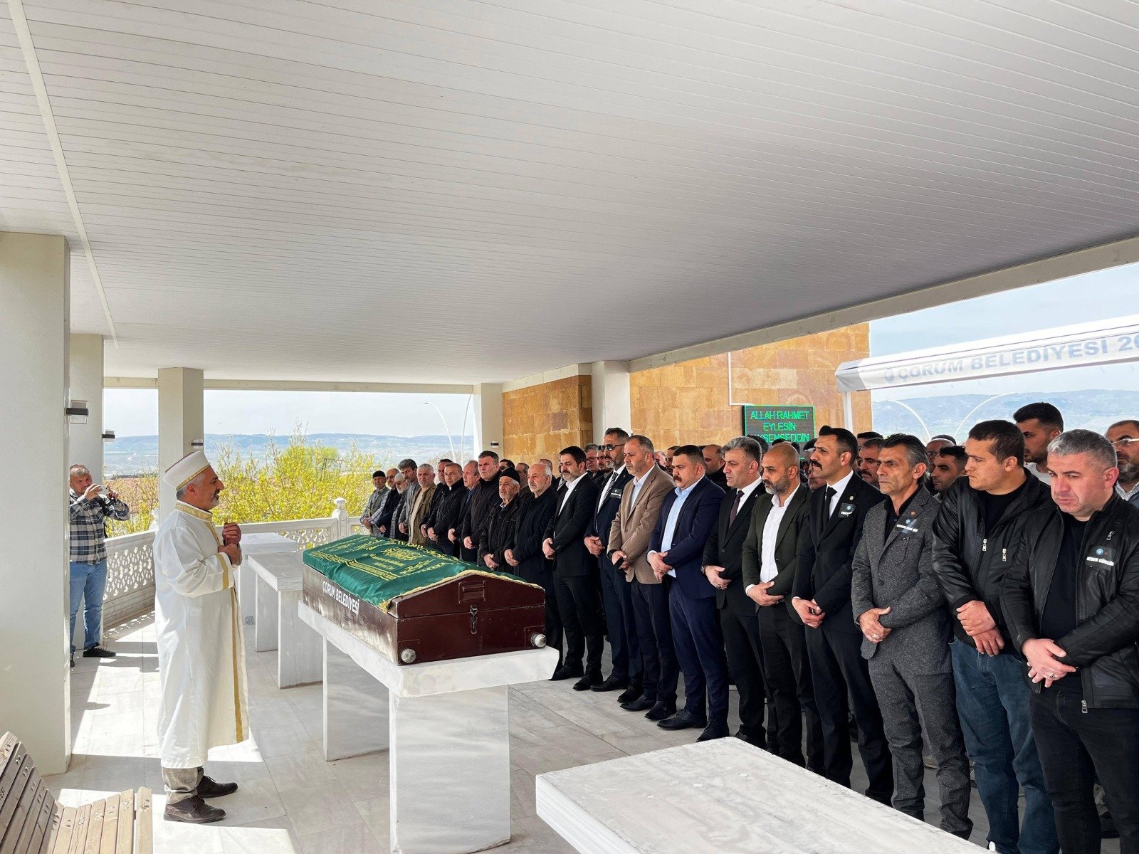 Gıyabi cenaze namazı kılındı