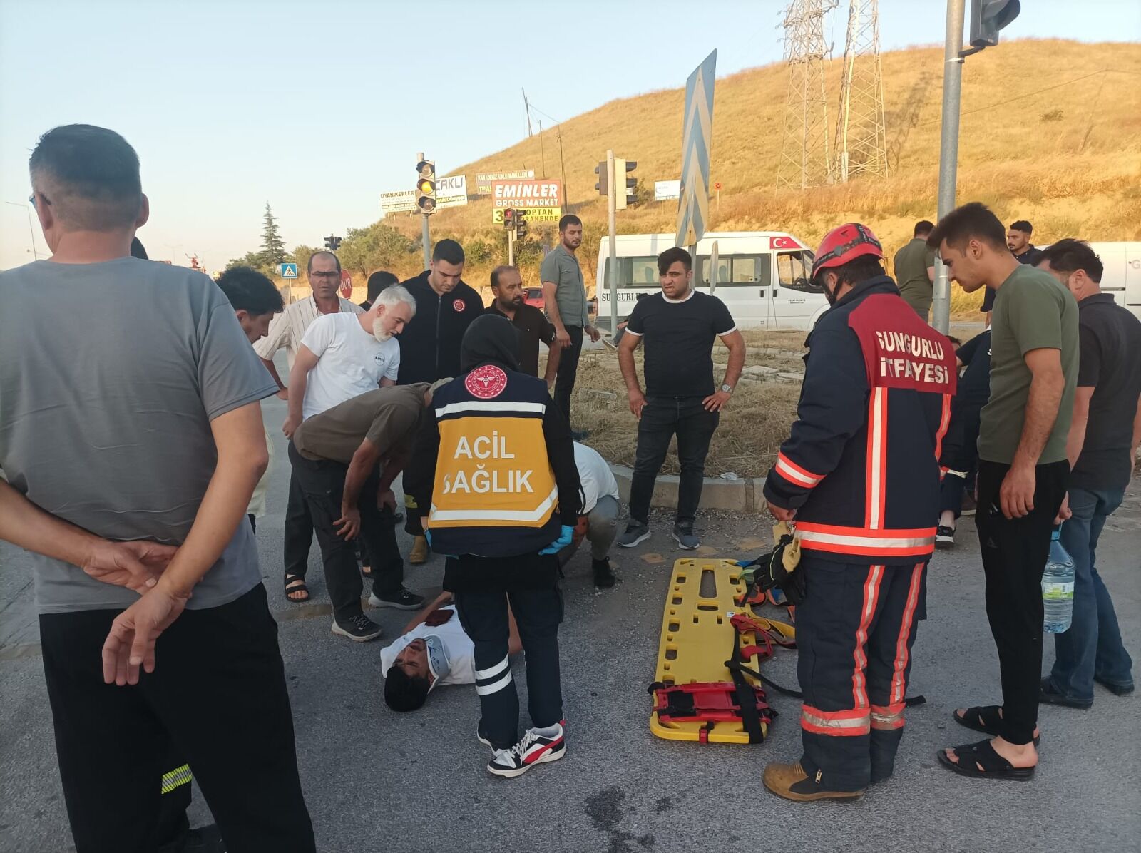 Otomobil ile motosiklet çarpıştı: Yaralılar var