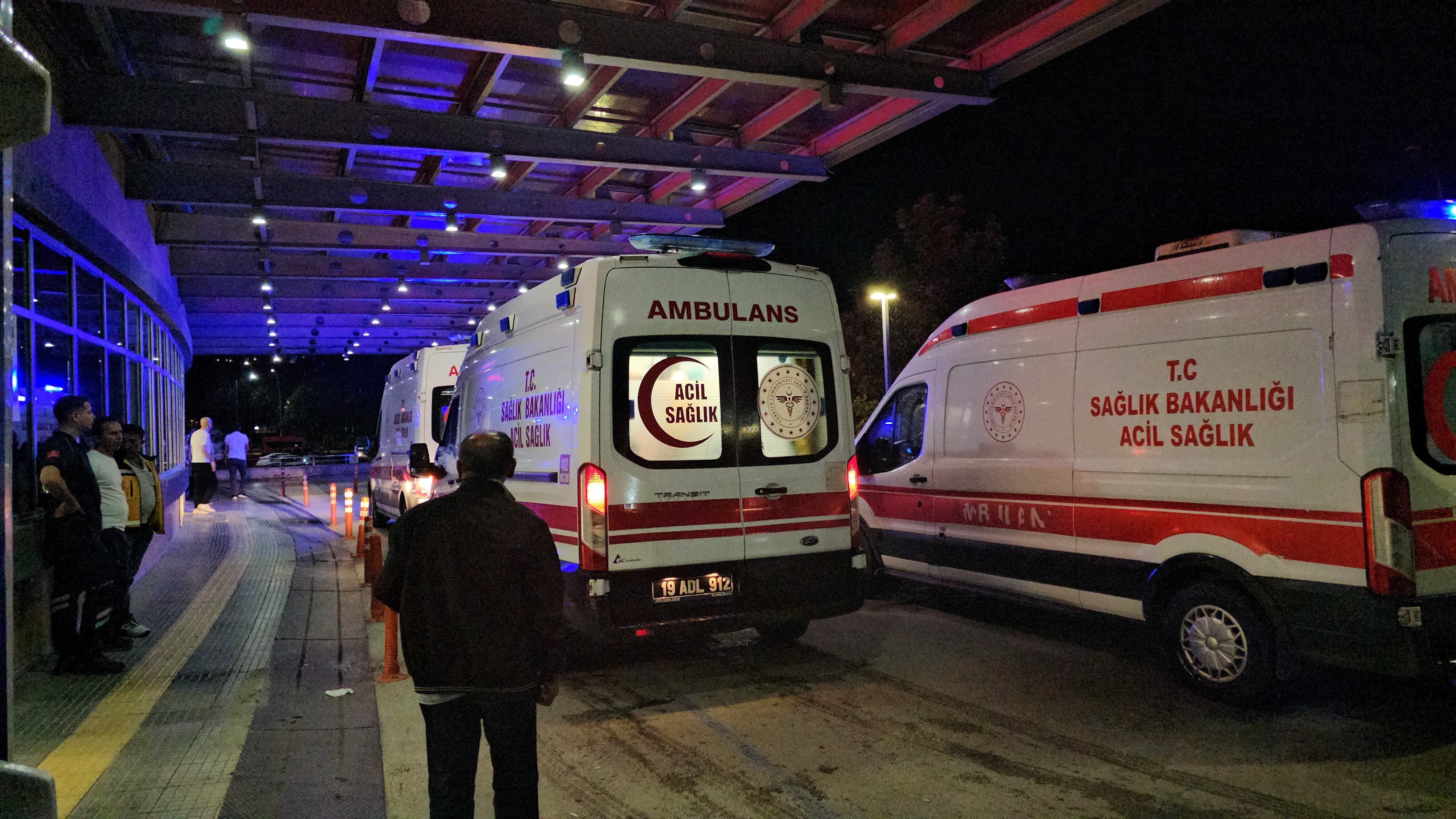 Çorum'da zincirleme trafik kazası 1'i ağır 8 yaralı