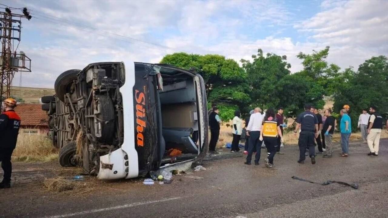 Komşuda otobüs kazası: 1 ölü, 40 yaralı