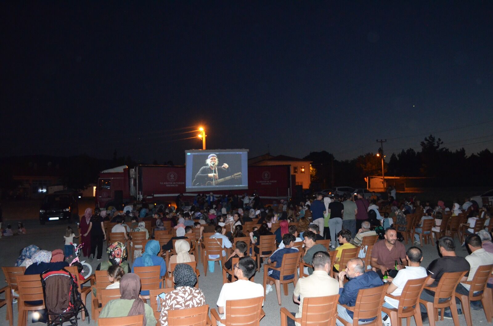 Gezen Sinema TIR’ı Dodurga'da  vatandaşlarla buluştu