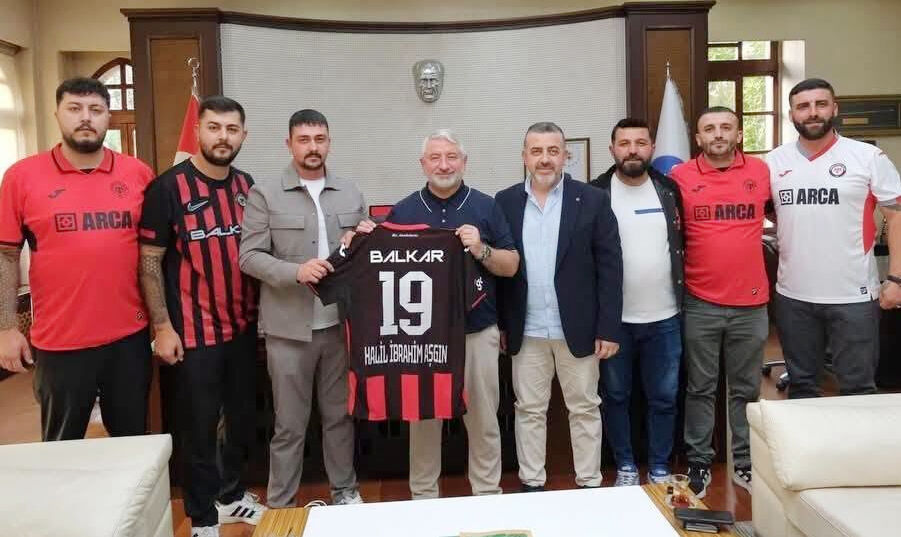 Taraftarlardan Aşgın’a ziyaret