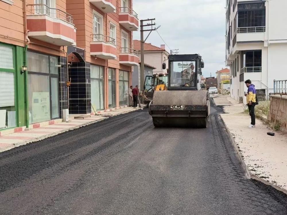 Alaca'da asfalt çalışmaları sürüyor