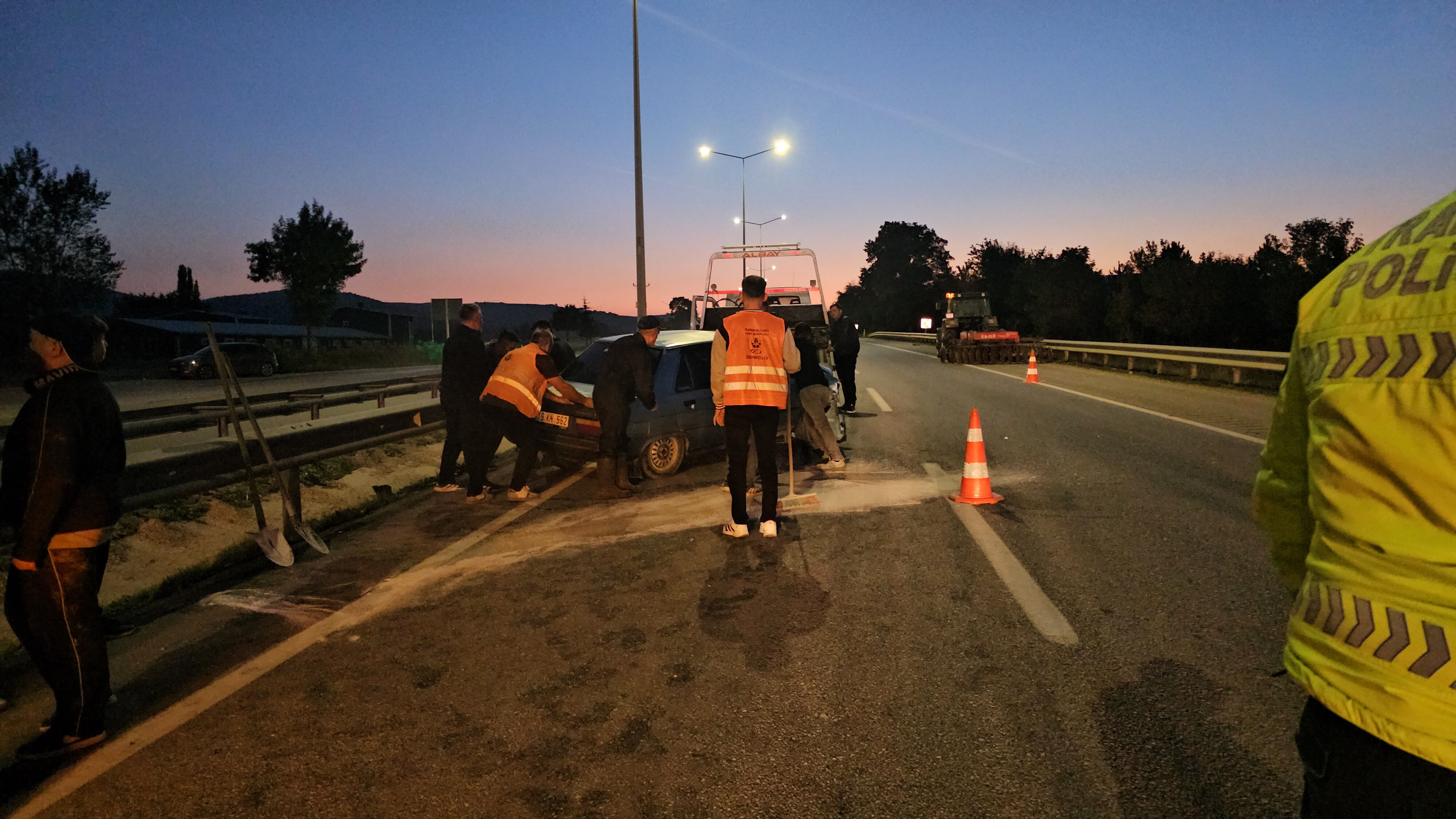 Otomobil ile traktör çarpıştı: 1 yaralı