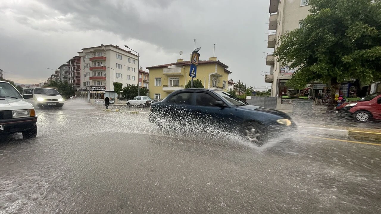 Meteoroloji tarih verdi! Çorum'a gök gürültülü sağanak geliyor
