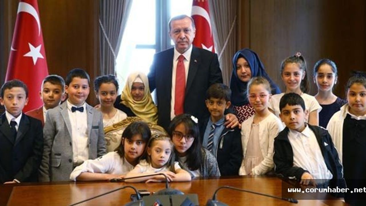 Erdoğan ağlayan Çorumlu şehit çocuğunu teselli etti