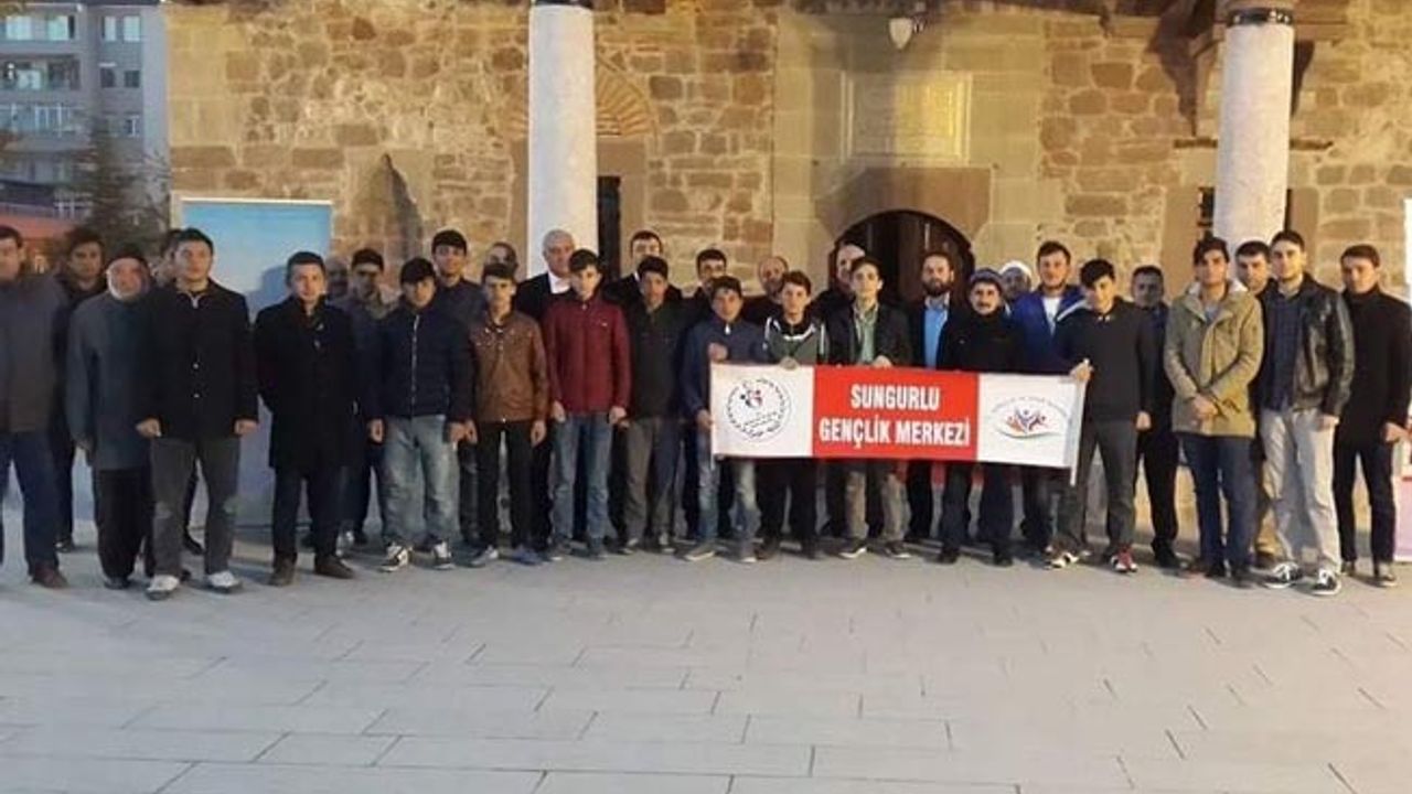Gençler sabah namazında buluştu