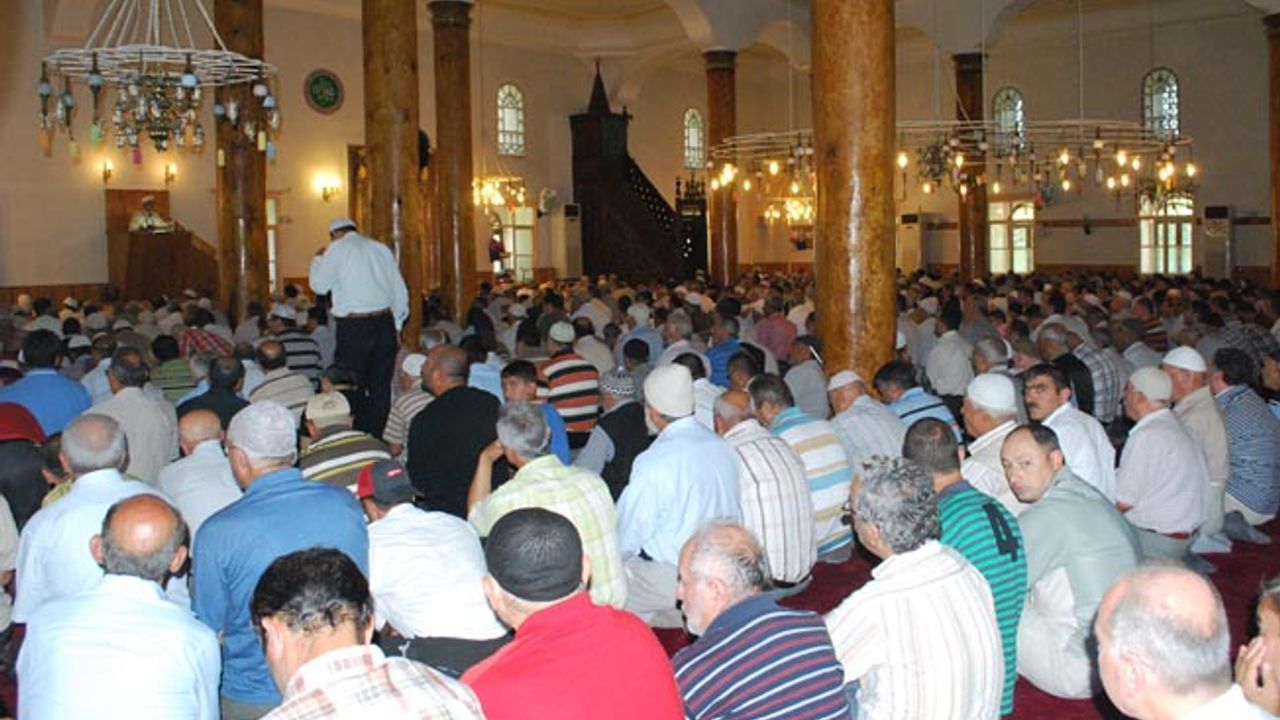 İlk teravihte camiler doldu
