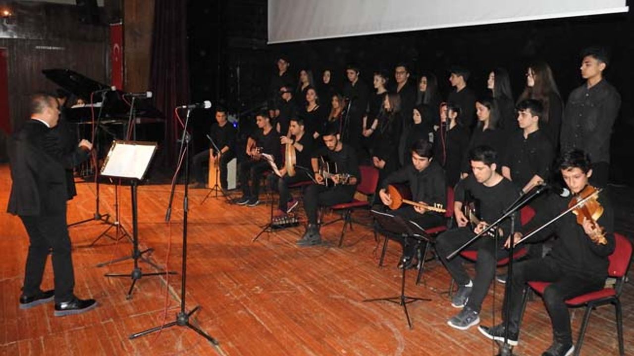 Aşık Veysel türkülerle anıldı