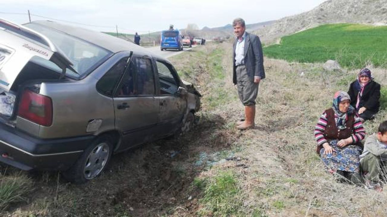 Kontrolden çıkan otomobil şarampole uçtu