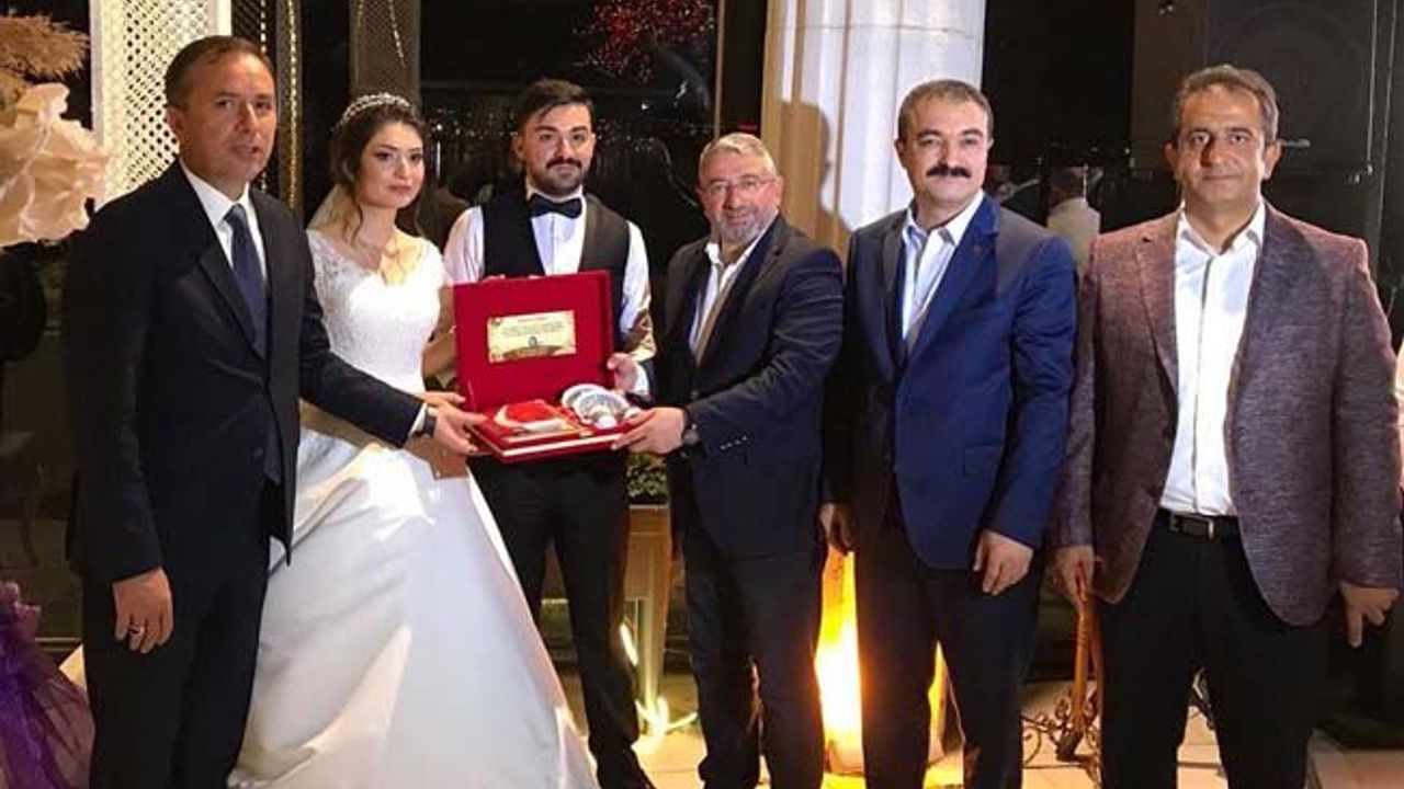 Abdurrahman Başbuğ, oğlunun düğününde yalnız bırakılmadı