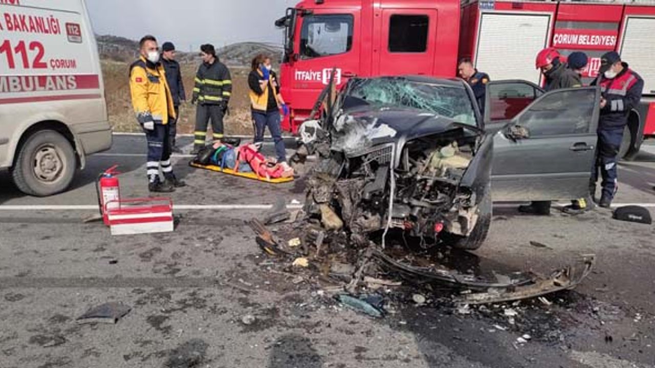 İki otomobil çarpıştı: 1 ölü, 5 yaralı