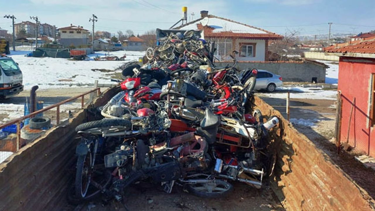 Hurda motosikletler MKE'nin hurda işleme merkezine gönderildi