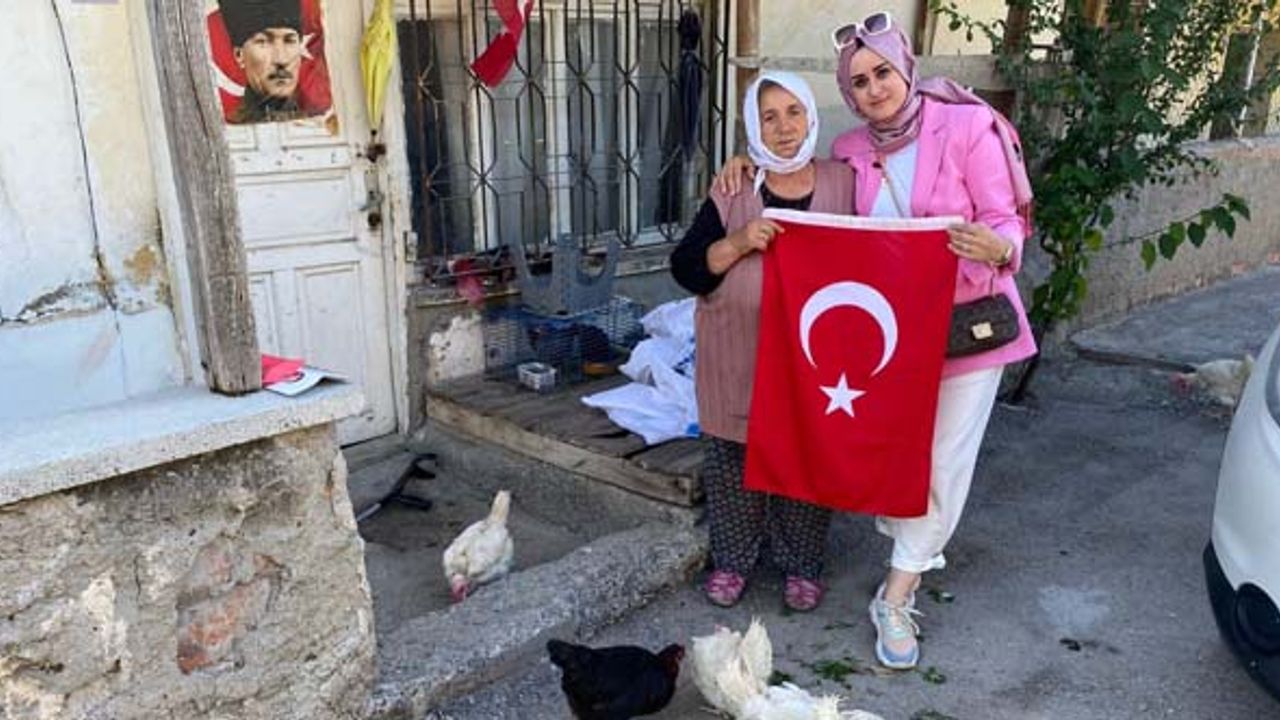 Tavukları çalınan aileye Deva Partisi’nden destek