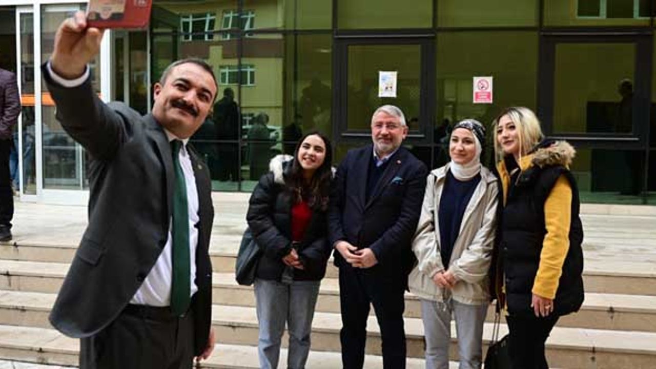 Başkan Aşgın üniversiteli gençlerle buluştu