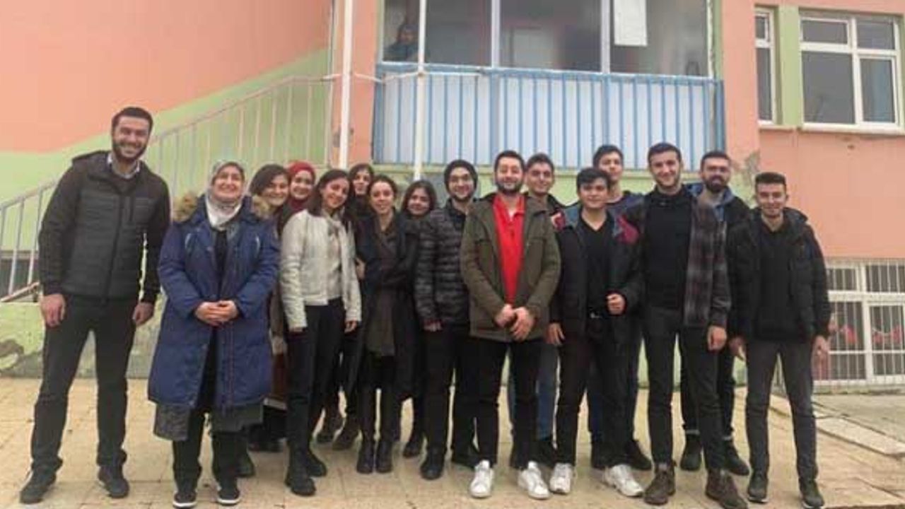 ÇESİAD bursiyerlerinden kıyafet desteği