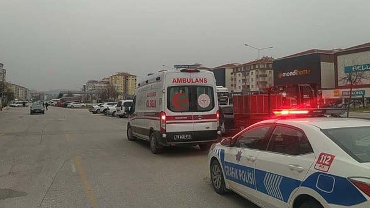 Kamyonet ile motosiklet çarpıştı: 2 yaralı