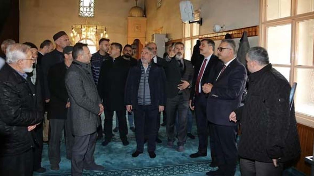 Restorasyon başlıyor… Ulucami’de son Cuma Namazı kılındı