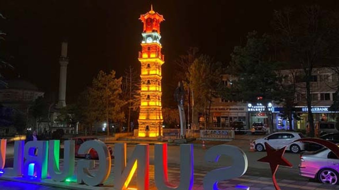 Restorasyonu tamamlanan Sungurlu Saat Kulesi ışıl ışıl