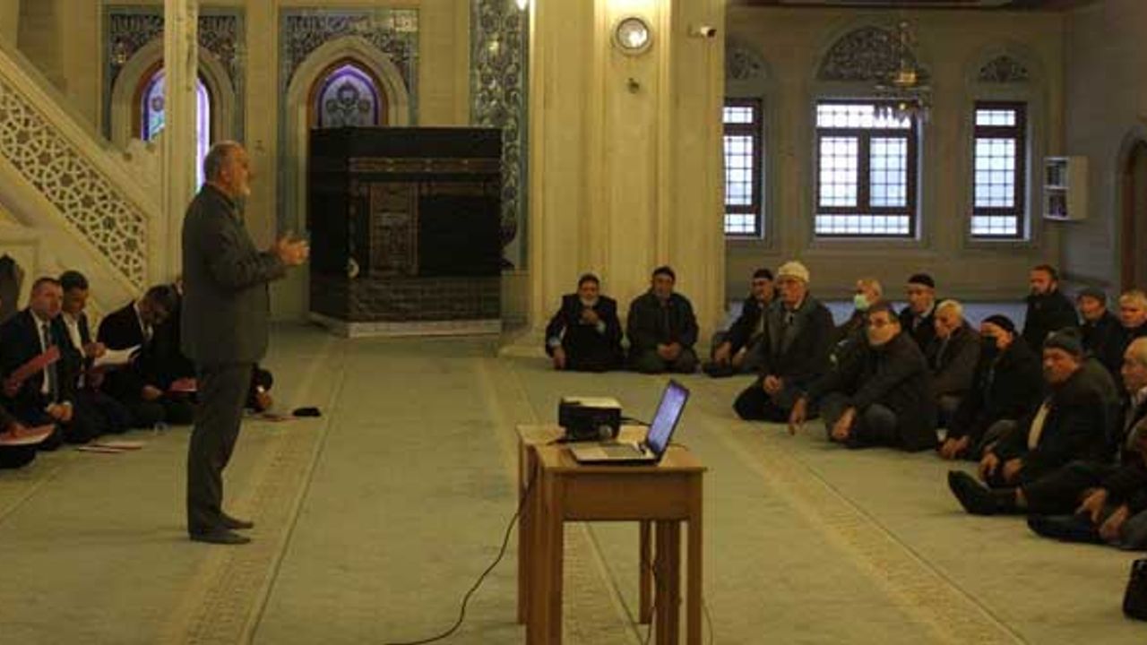 Umreciler için seminer düzenlendi