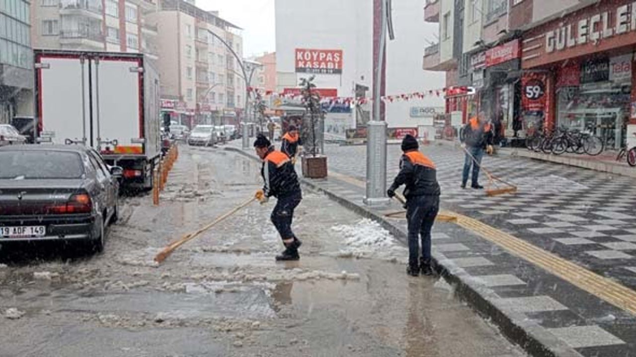 Sungurlu Belediyesi'nden kar mesaisi