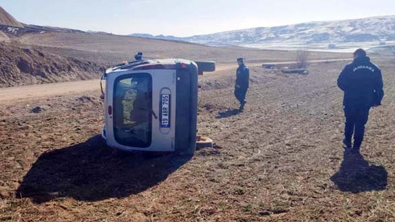 Sungurlu’da hafif ticari araç devrildi