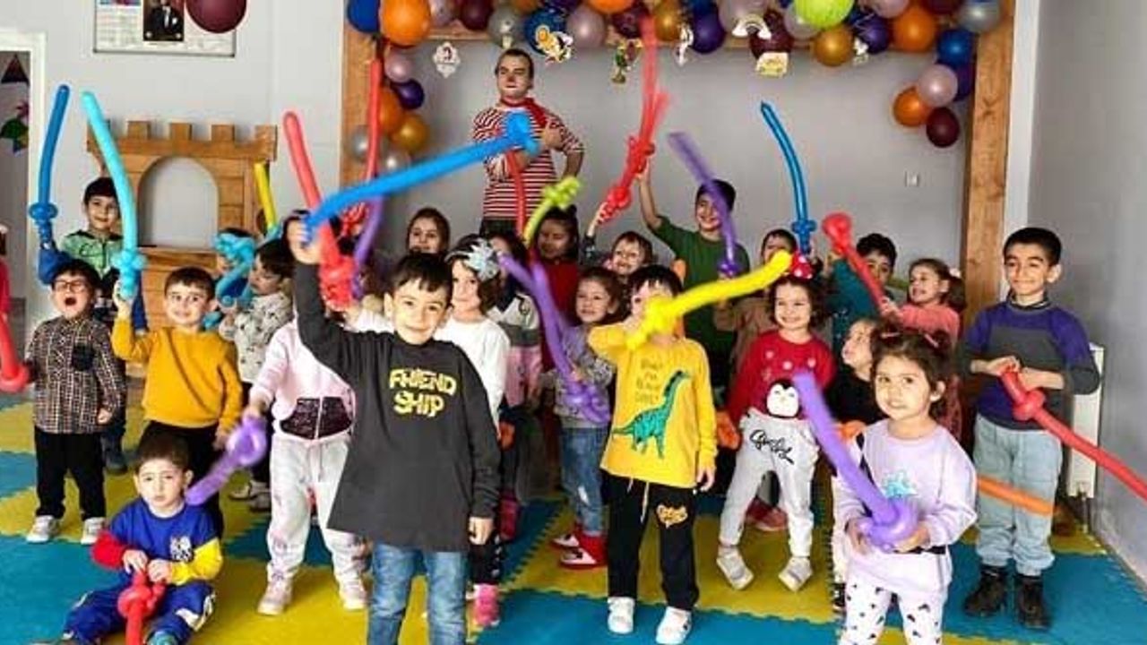Anaokulu miniklerinden afetzede çocuklara moral
