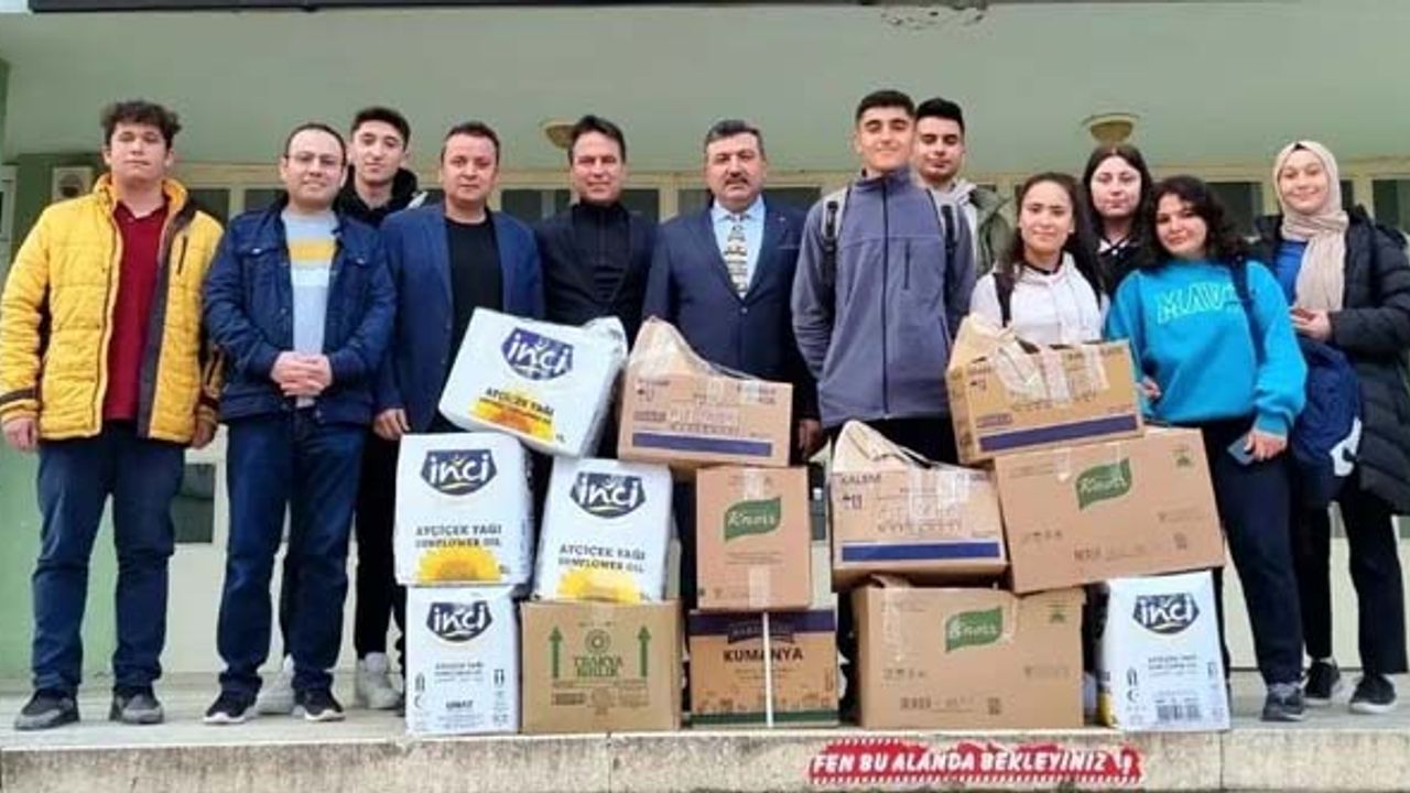 Liselilerden depremzedelere ramazan kolisi