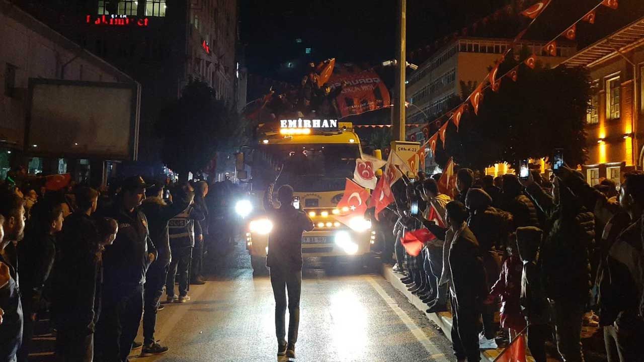 MHP’liler seçim zaferini geç saatlere kadar kutladı