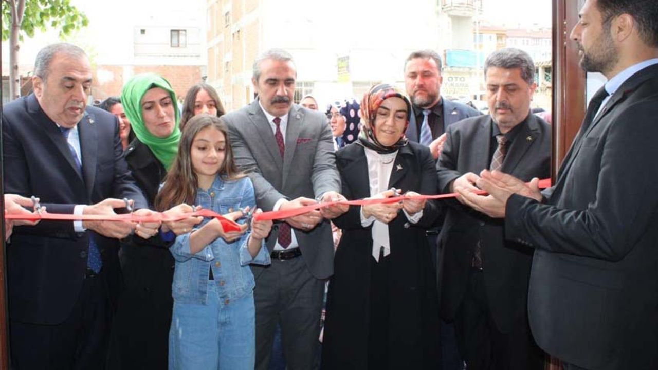 MHP kadınlar için seçim bürosu açıldı