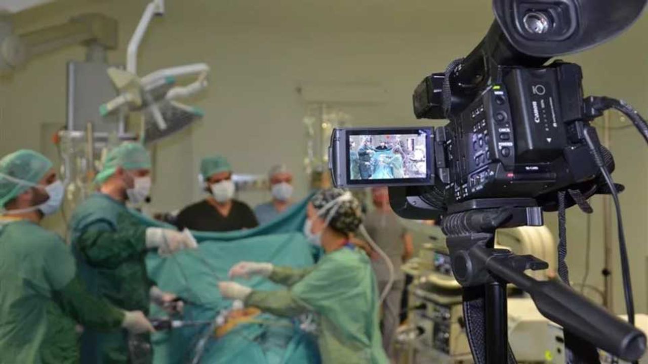 Hastanede canlı “laparoskopik cerrahi kursu” düzenlendi