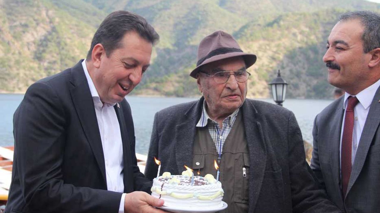 Çorumlu asırlık dede 104.yaşını kutladı