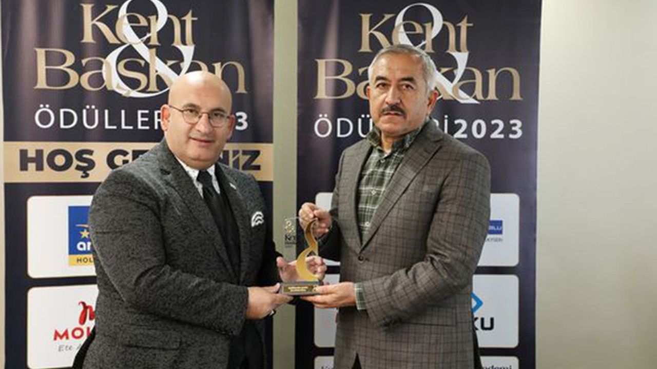 Başkan Şaltu, yılın ilçe  belediye başkanı seçildi