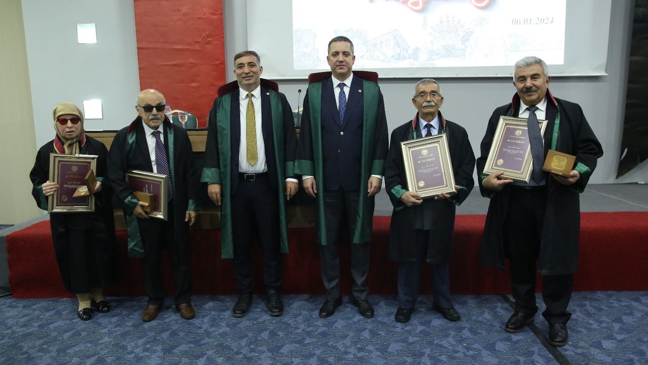 50 ve 40 yıllık kıdemli  avukatlar onurlandırıldı