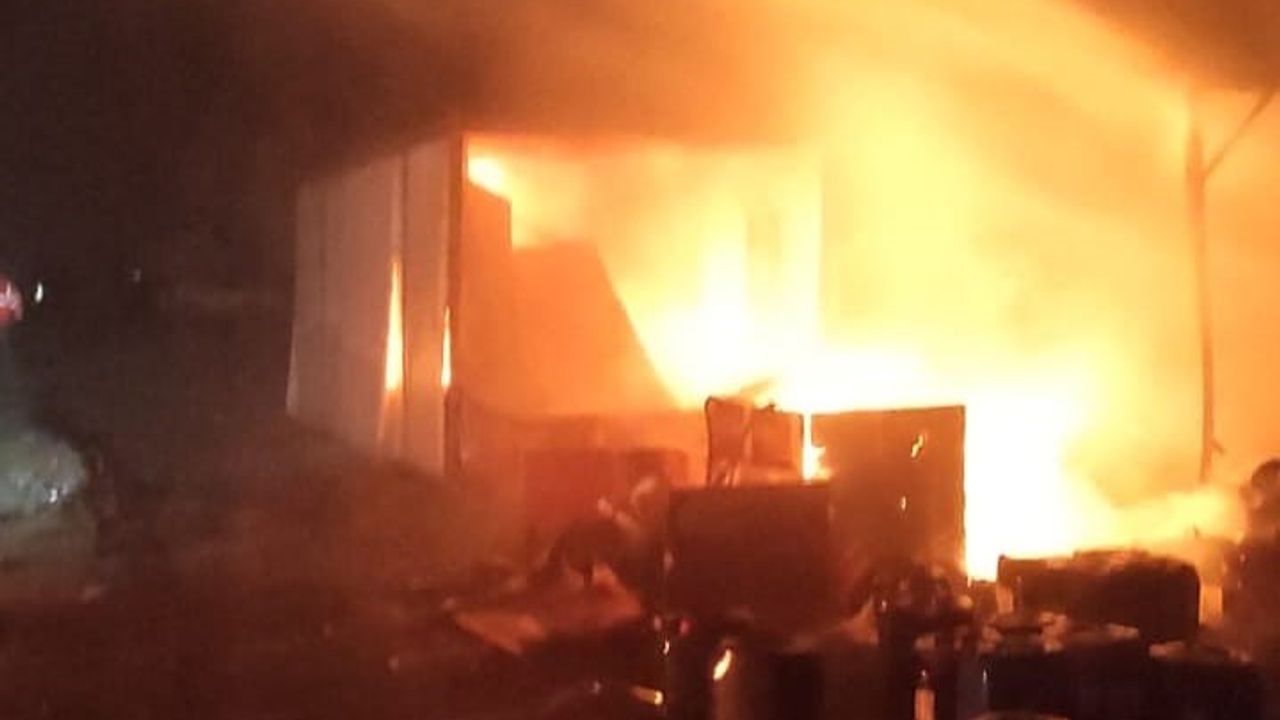 OSB'de kapsül fabrikasındaki  yangın ucuz atlatıldı