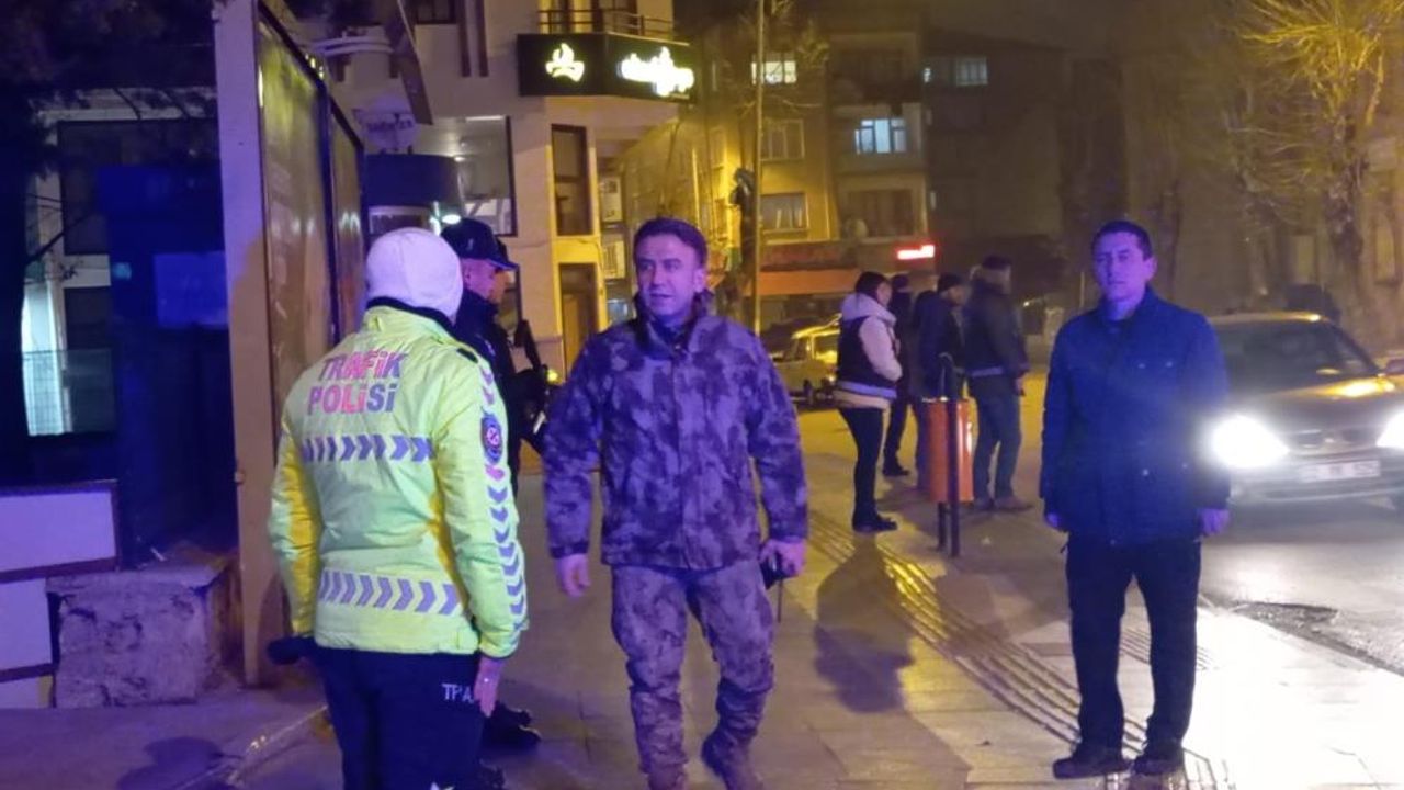 Pehlivan, polisler ve vatandaşların yeni yılı kutladı